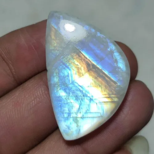 Comparison of adularescence mobility in different moonstone grades