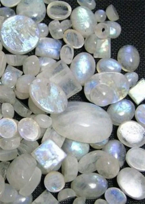 Comparison of moonstone under sunlight vs indoor lighting