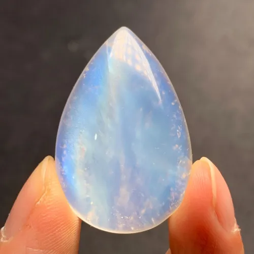 Comparison of Sri Lankan vs Indian moonstone under magnification